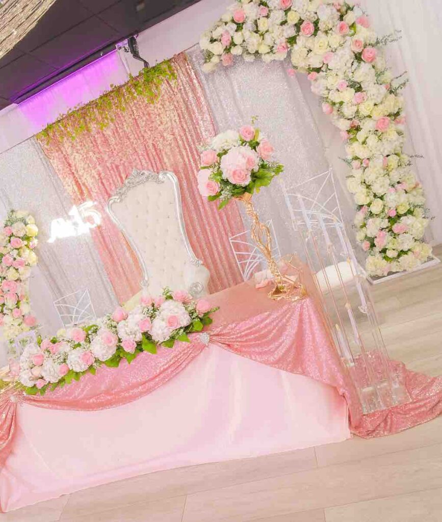 Trono de quinceañera en el Salon de Fiestas OC Salsa en Fountain Valley, California